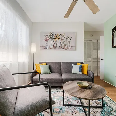 Serene 1 Bedroom Oasis Close To Downtown